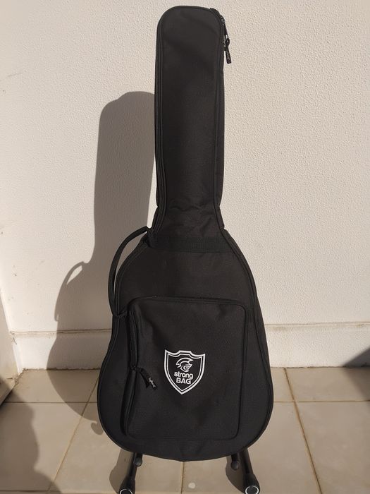 Guitarra clássica + suporte + mala – pack completo