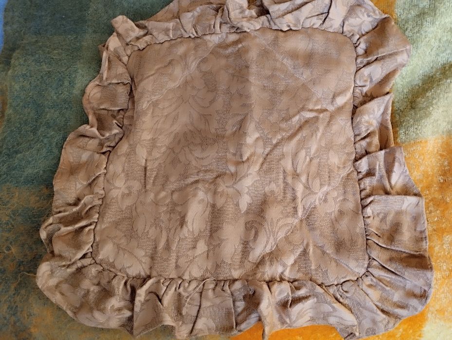 Наволочки коричневі, нові.