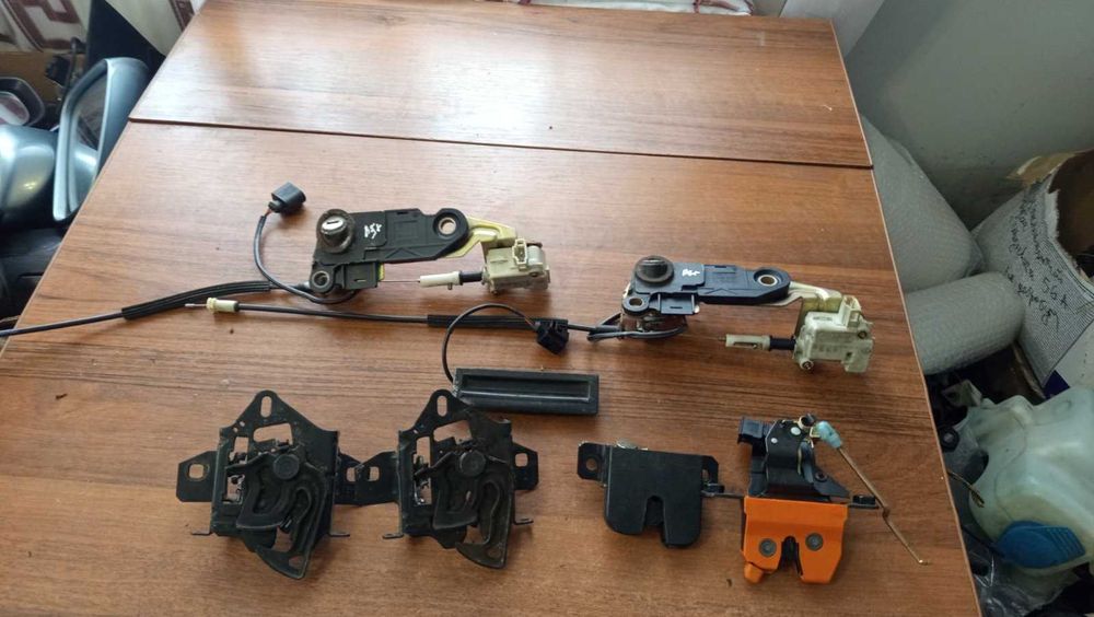 Замок Багажника Кнопка Пасат б5 Шкода