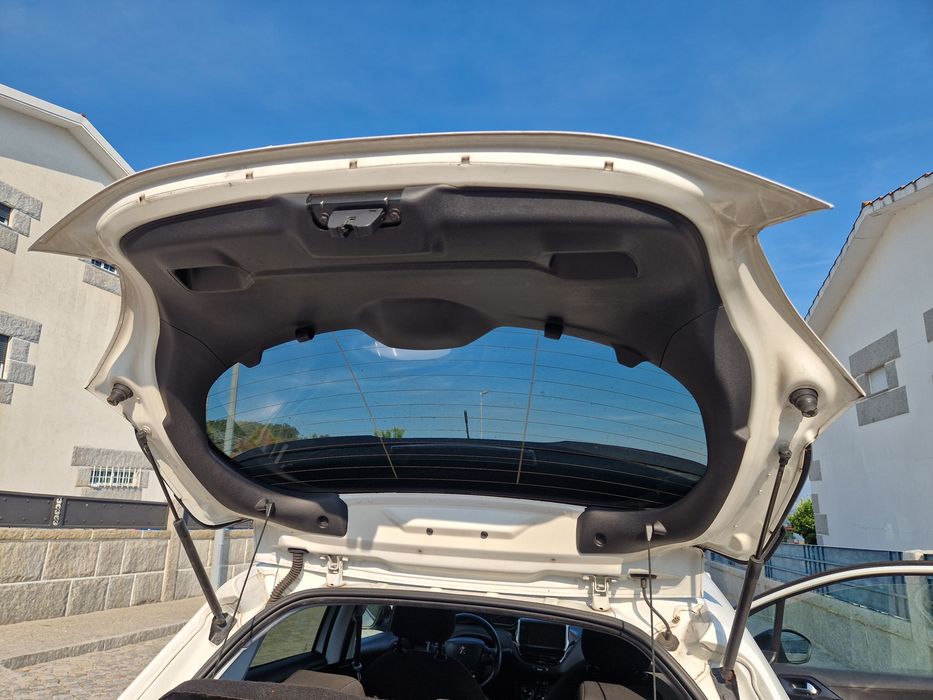 Peugeot 208 — fotografia 8