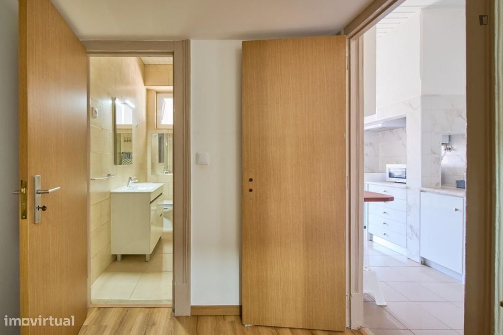 Quarto - localizado em Alameda Lisbon