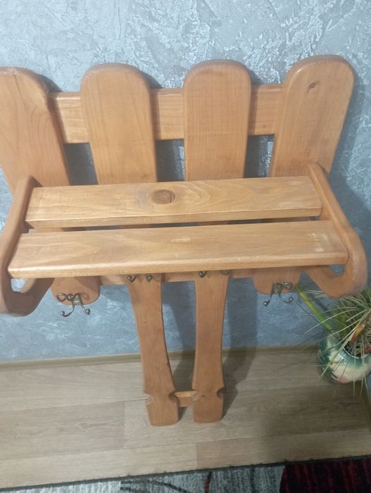 Настінний вішак для одягу