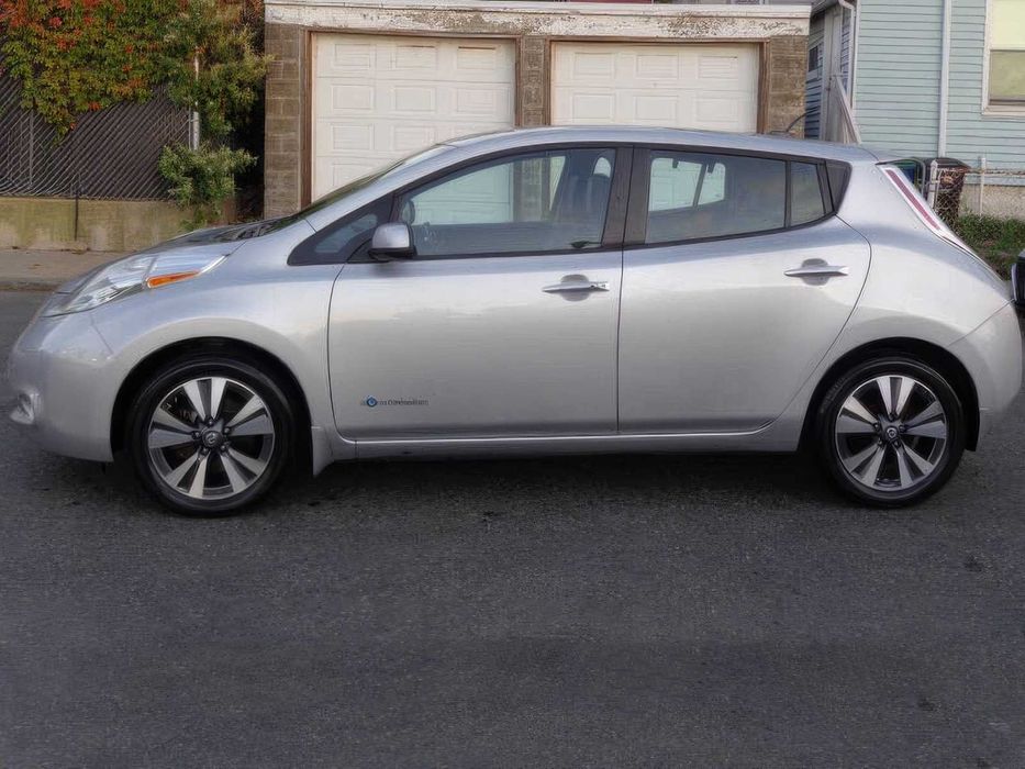 Nissan LEAF SL      2017