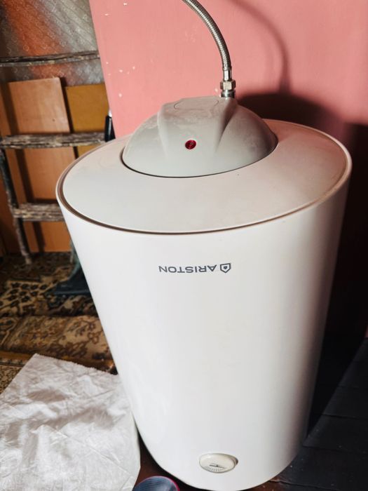 Бойлер Ariston в робочому стані