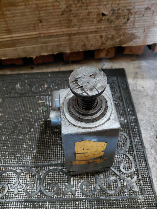 Podnosnik  lewarek hydrauliczny skamet