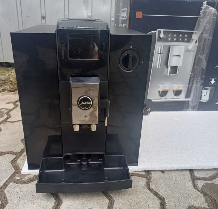 Кавоварка кавомашина Jura F9 чорна кольоровий дисплей текстове меню