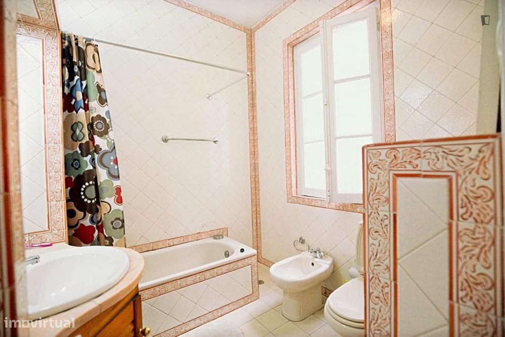 Quarto - localizado em Picoas Lisbon