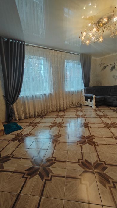 Продаж великого будинку для великої родини.