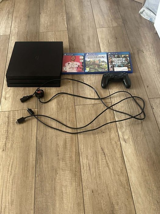 Sprzedam PS 4 pro