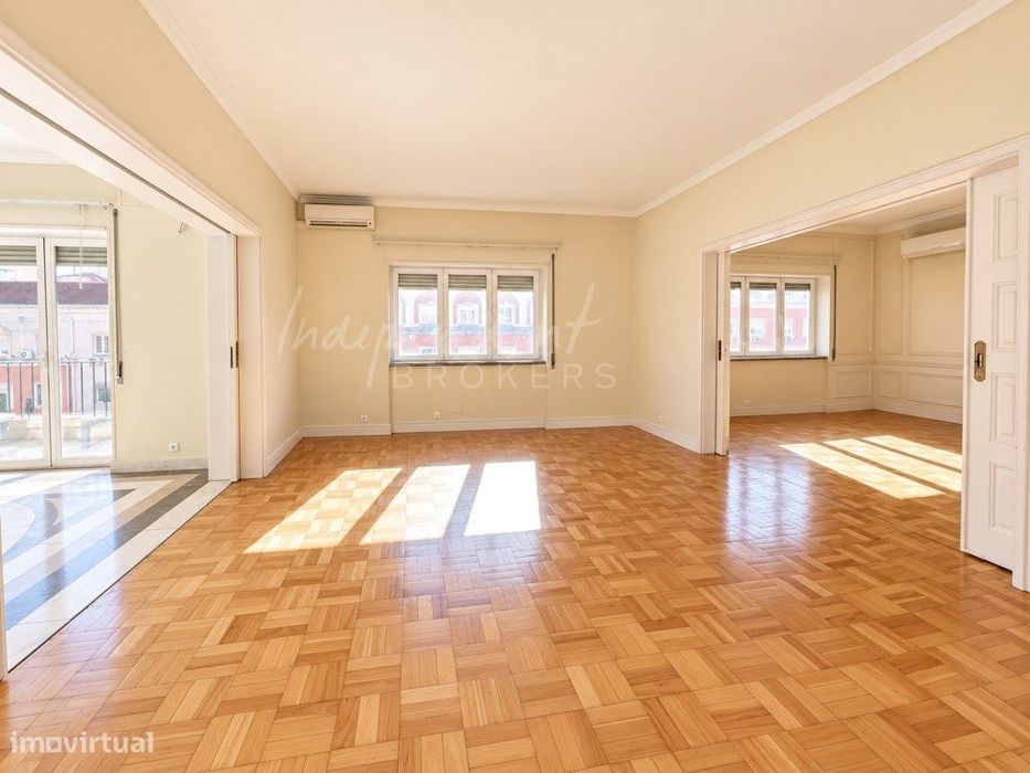Apartamento T5 Para Arrendamento [Avenida António Augusto Aguiar]