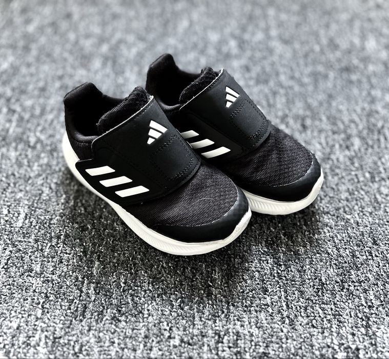 дитячі кросівки Adidas 26р.