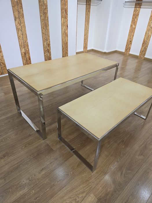 Mesas inox grande 50€  pequena 30€