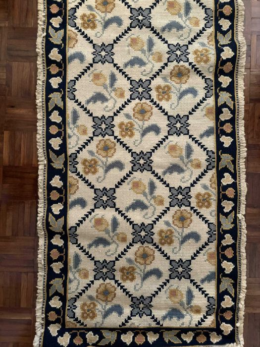 Vendo vários Tapetes de Arraiolos (muito pouco usados)