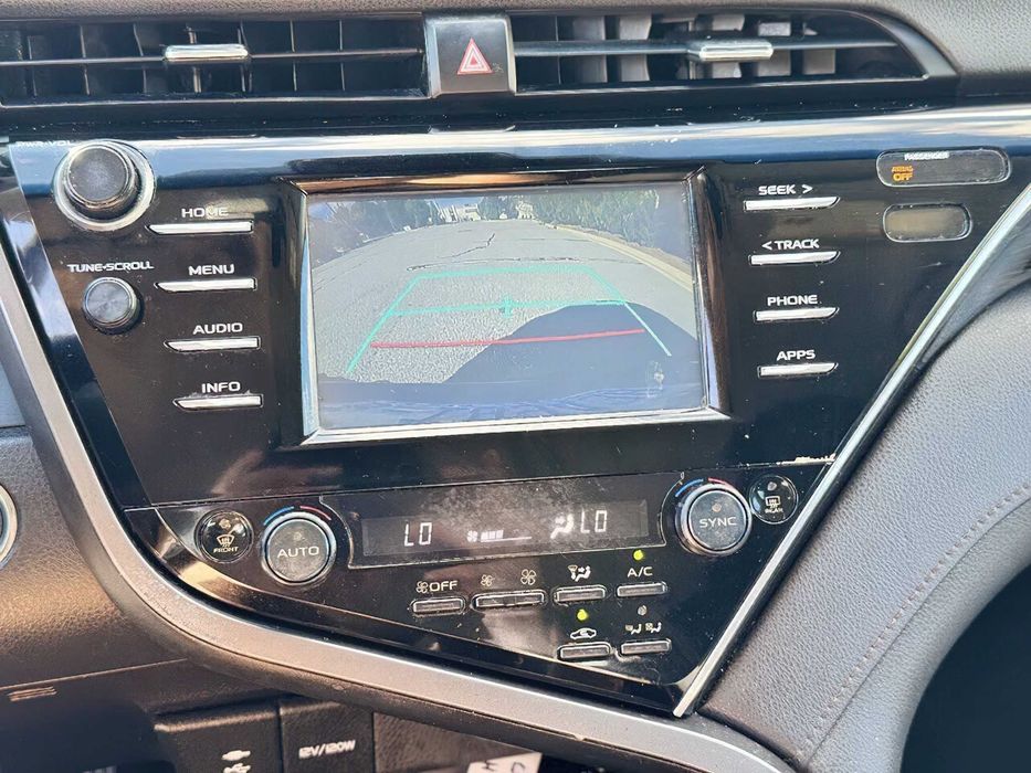 Toyota Camry Hybrid      2019