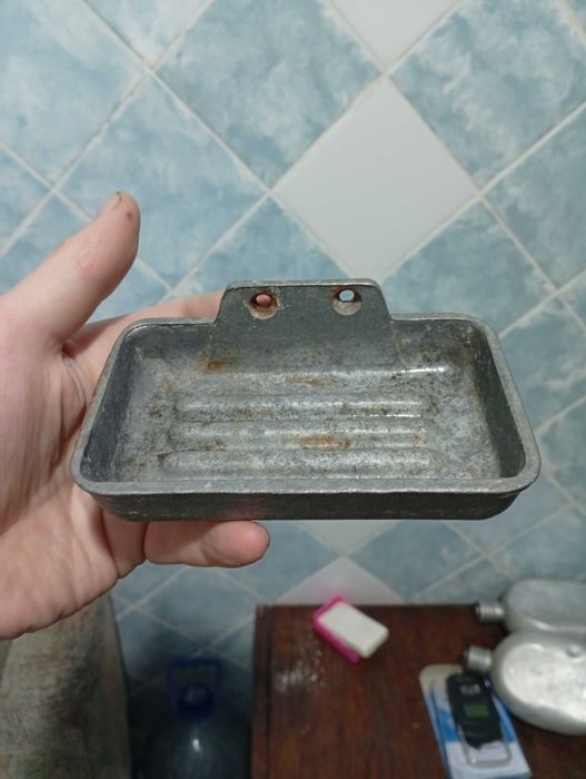 Пять алюминиевых пепельниц СССР + мыльница СССР