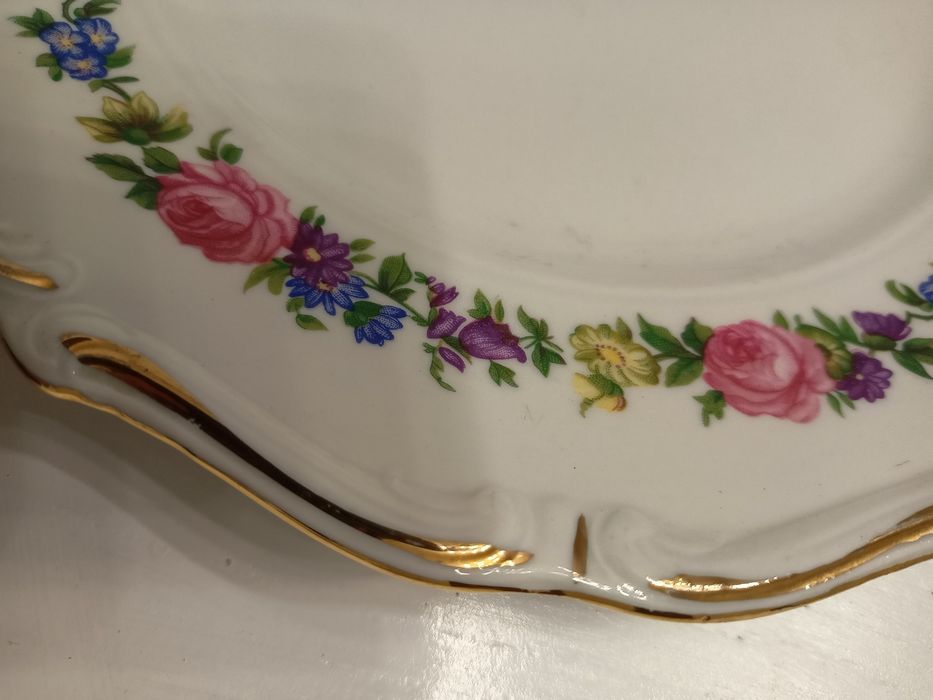 Półmisek z polskiej porcelany.