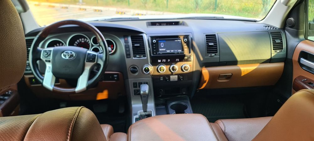 продам Toyota Sequoia Platinum коньячный салон