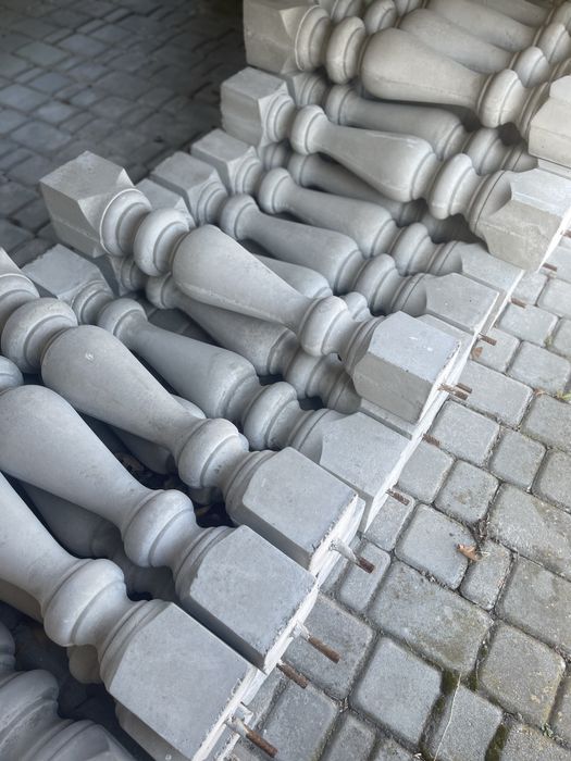 Балясини бетонні