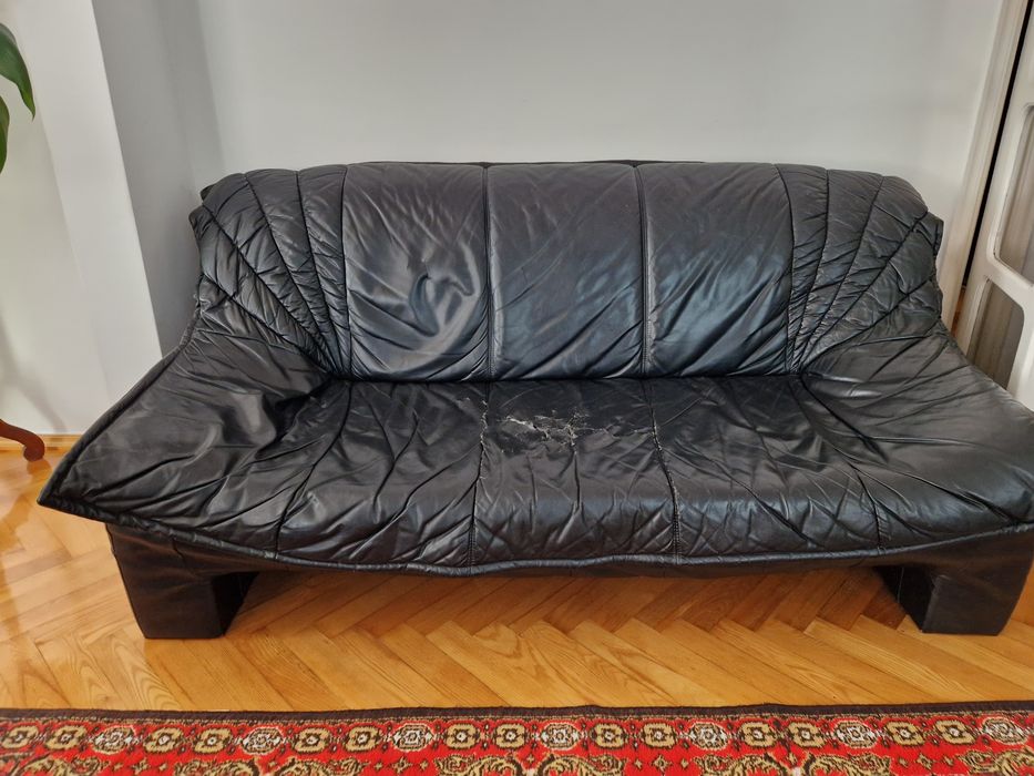 Продам диван з натуральної шкіри.