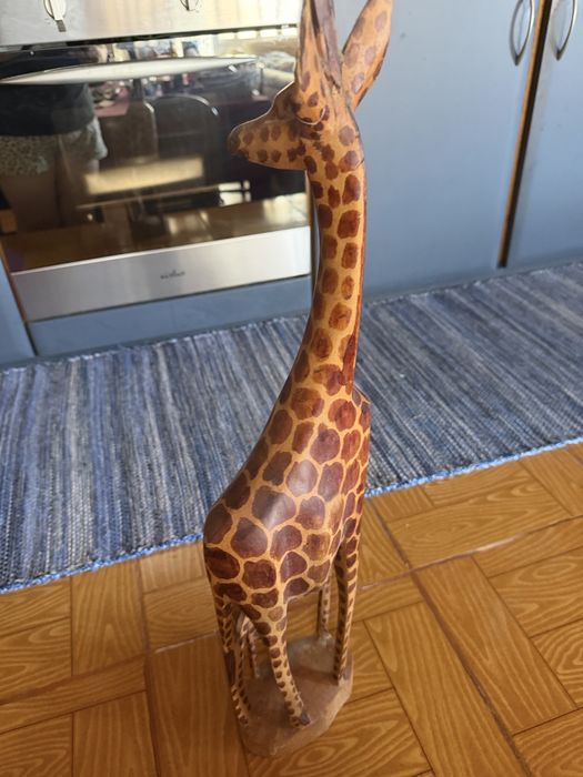 Girafa em madeira