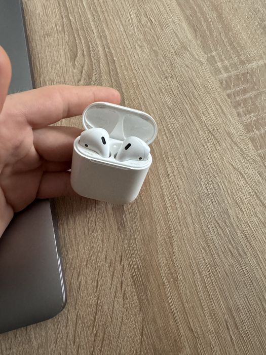 AirPods 2 Apple