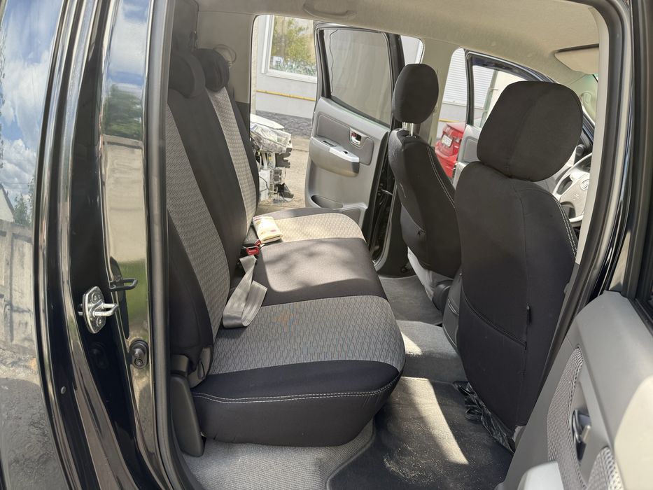 Чохли,накидки Toyota Hilux два комплекти.