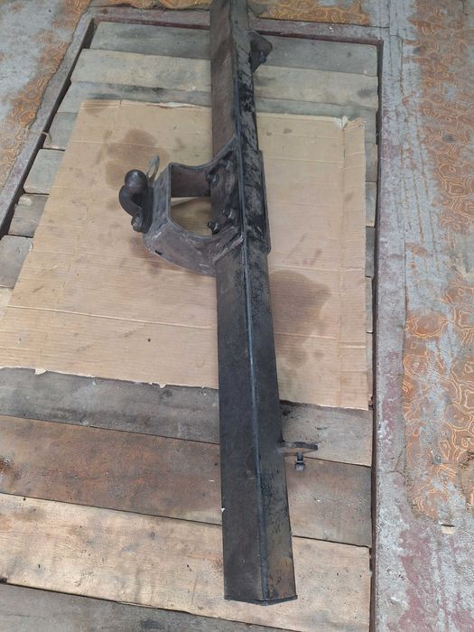 Фаркоп (кріплення) Toyota Hilux