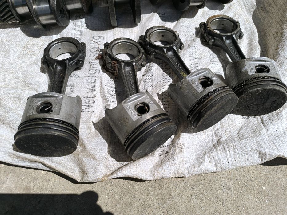 ГАЗ 21 Волга запчасти коленвал с поршнями