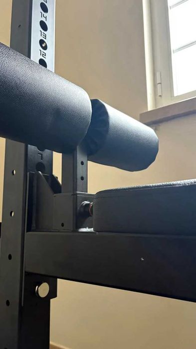 Assento para pulldown em rack de musculação Kingsbox
