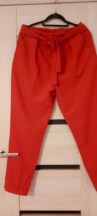 Spodnie Asos 42 z paskiem