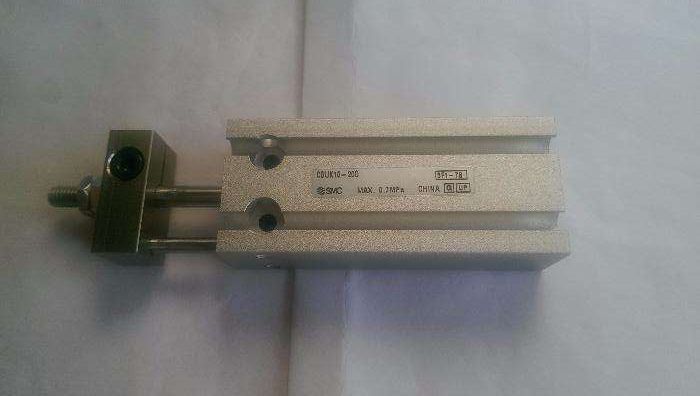 Cilindro pneumático CDUK10-20D novo.