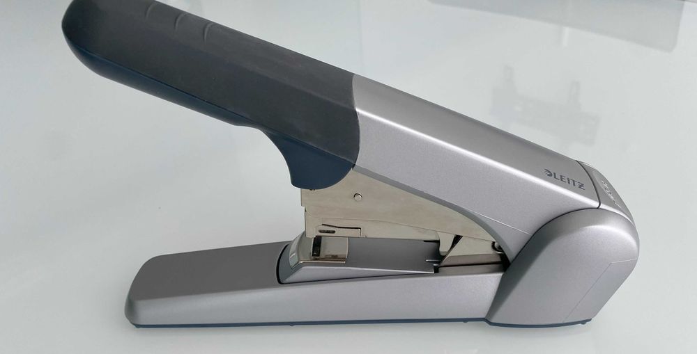 Agrafador até 60 folhas - Modelo 5552