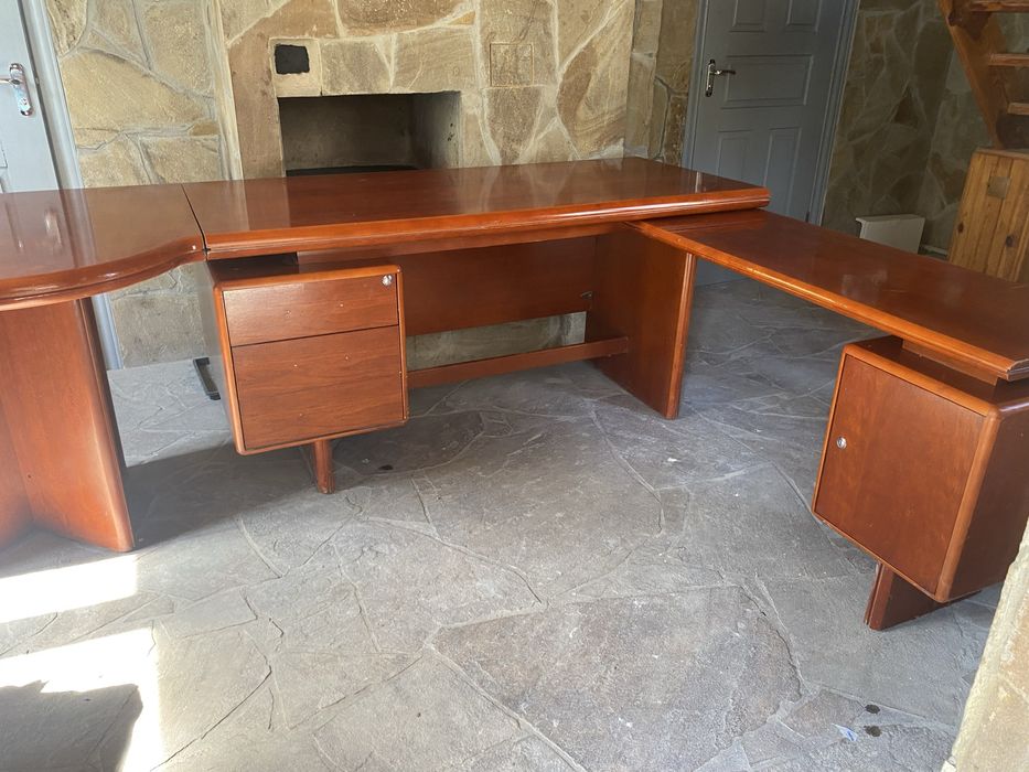 Стіл офісний під червоно дерево