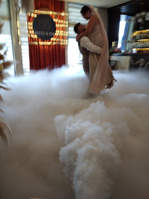 Важкий дим,холодні вогні,конфеті