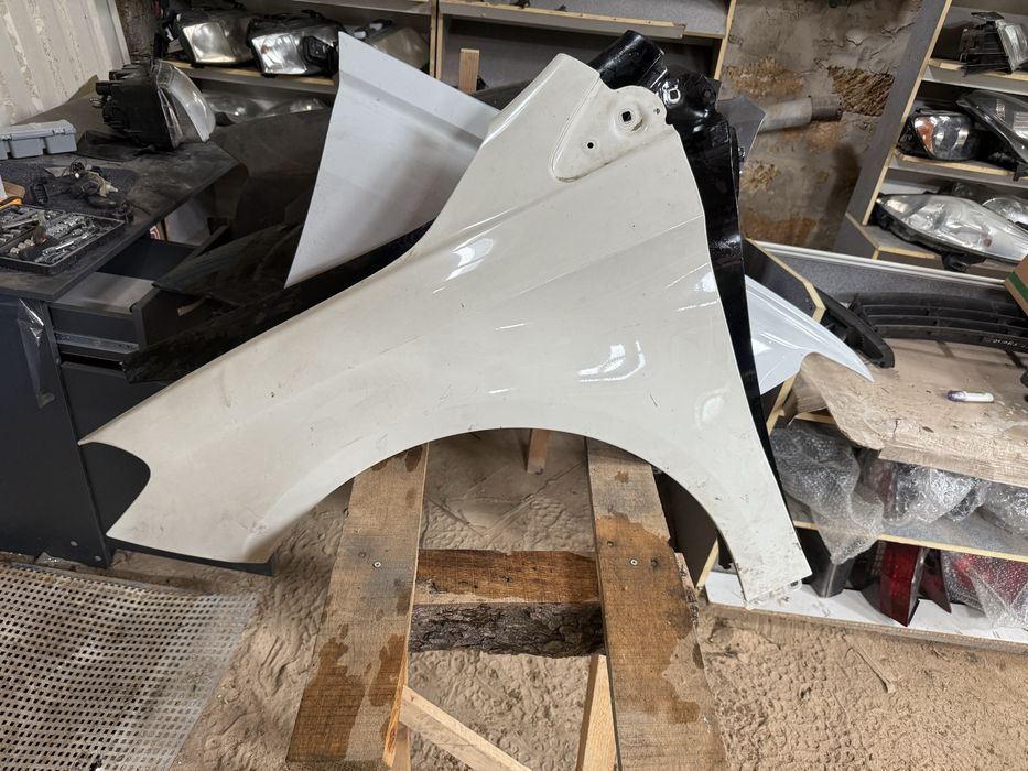 Крила ліві мерседес B-clas (2011-2017) та (2017+)