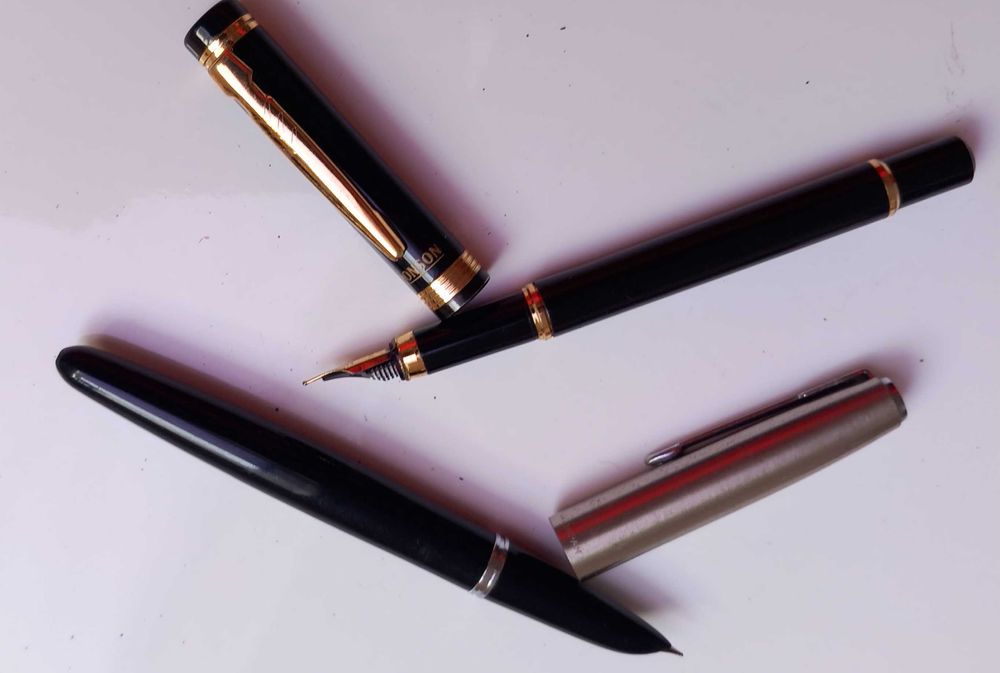 Canetas de aparo e esferográficas