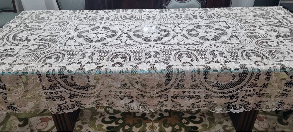 Toalha de renda de Veneza feita à mão com fio de linho com 12 guardana