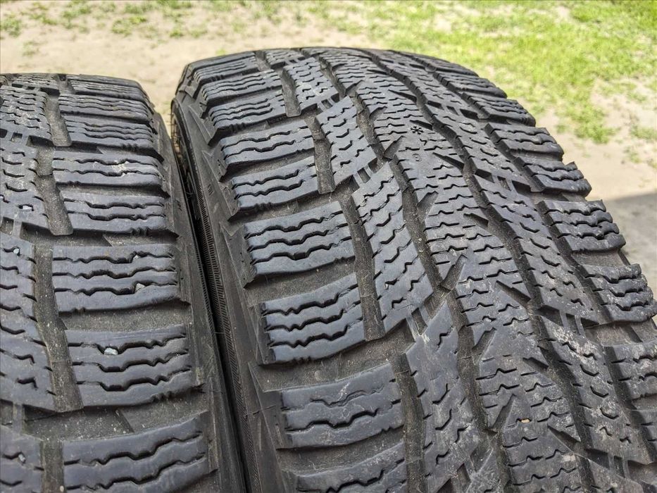 Шини зимові 225 65 16 C Nokian Hakkapeliitta CR3