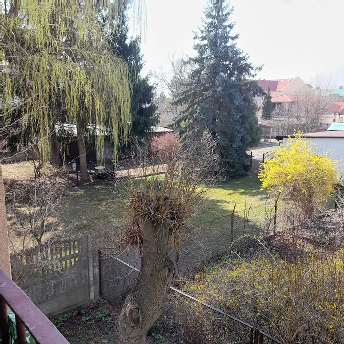Mieszkanie 50m2 po generalnym remoncie. W okolicy sklepy, kawiarnie, lekarz. Dobra komunikacja z WWA