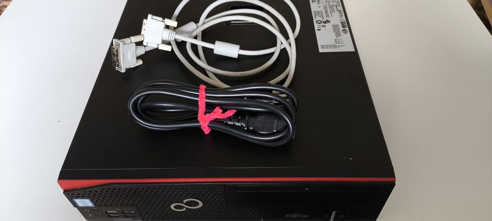 Komputer Fujitsu esprimo d957 e85+