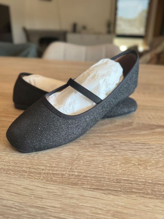 Sapatilha Preta Brilhante