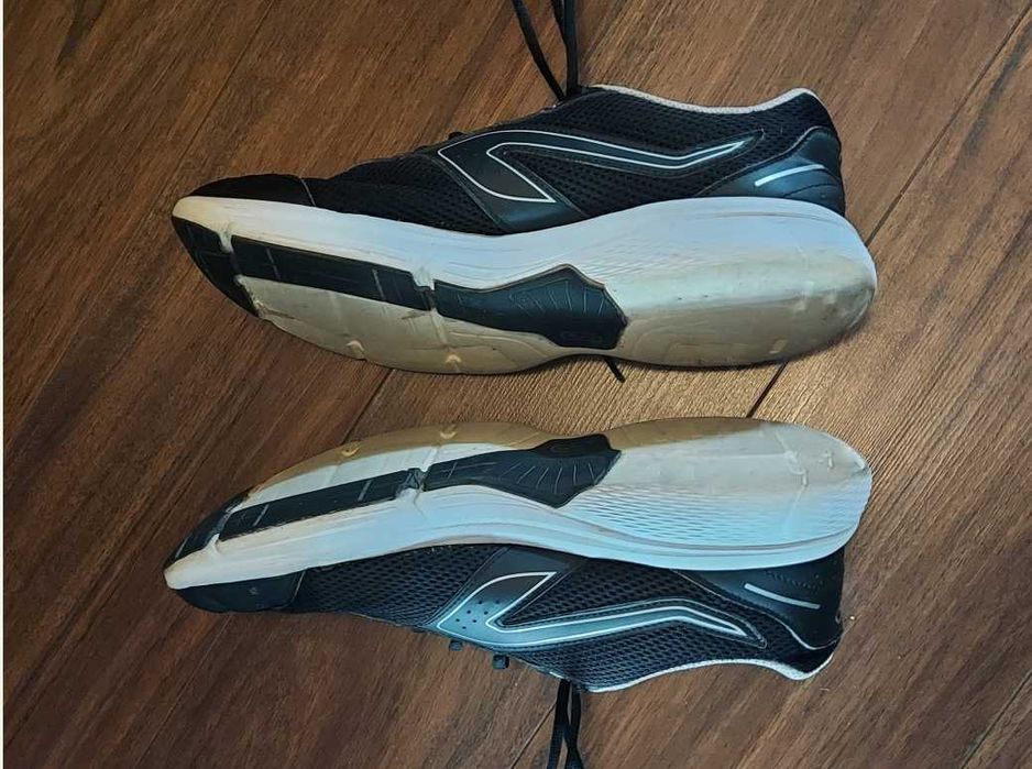 Buty sportowe czarne, rozm. 45