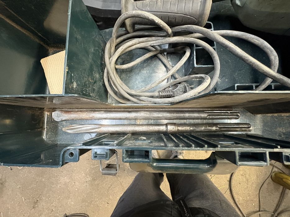 Młot wyburzeniowy Hitachi