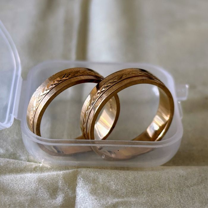 Złote obrączki ślubne próba 585 bez graweru