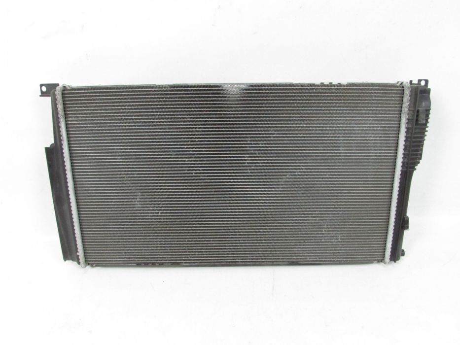 Radiador De Água Bmw I8 Ref: 17118673371