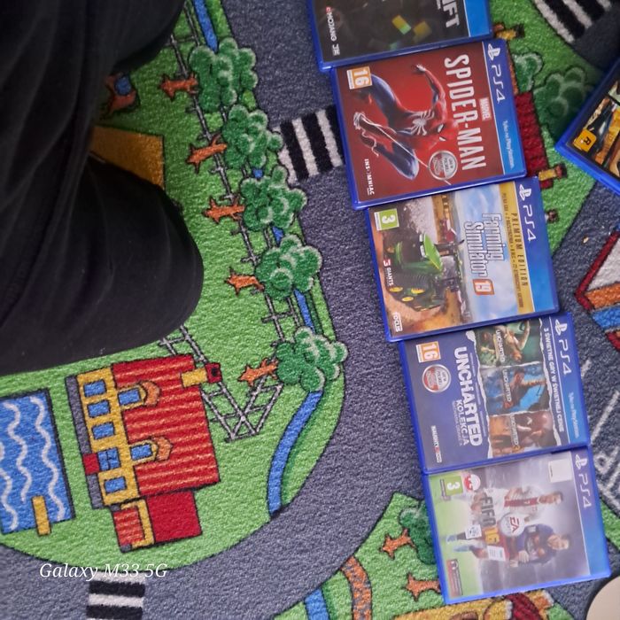 Sprzedam: ps4, telewizor, 2 pady i kierownice