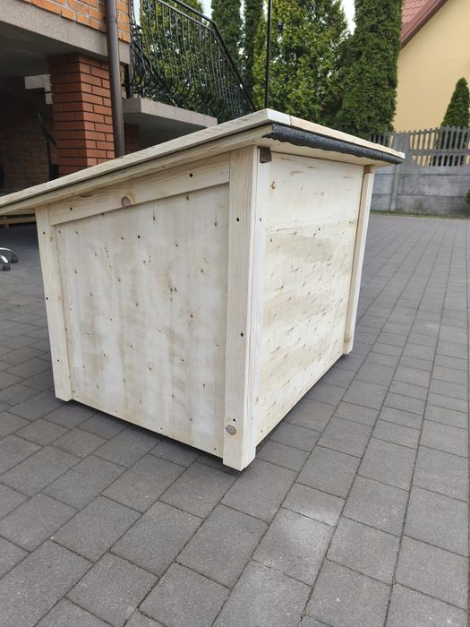 Buda dla psa, ocieplana.