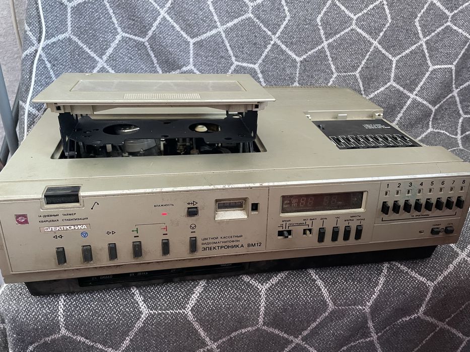 Відеомагнітофон ВМ-12