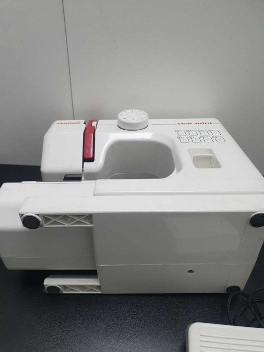 Швейна машинка Janome Sew Mini 525