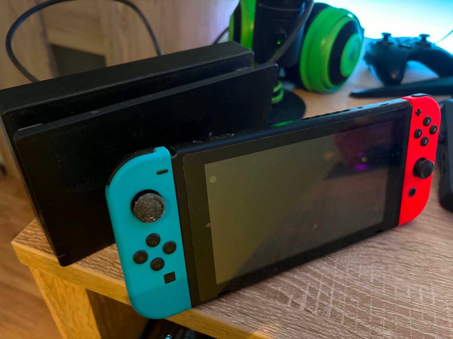 Konsola Nintendo Switch ZESTAW z dokiem do TV